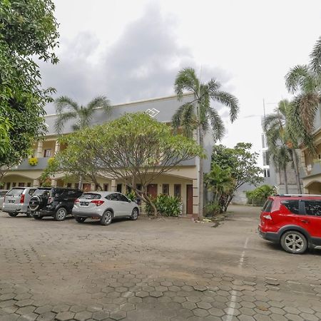 Reddoorz Plus @ Karet Pedurenan 3 Джакарта Екстериор снимка