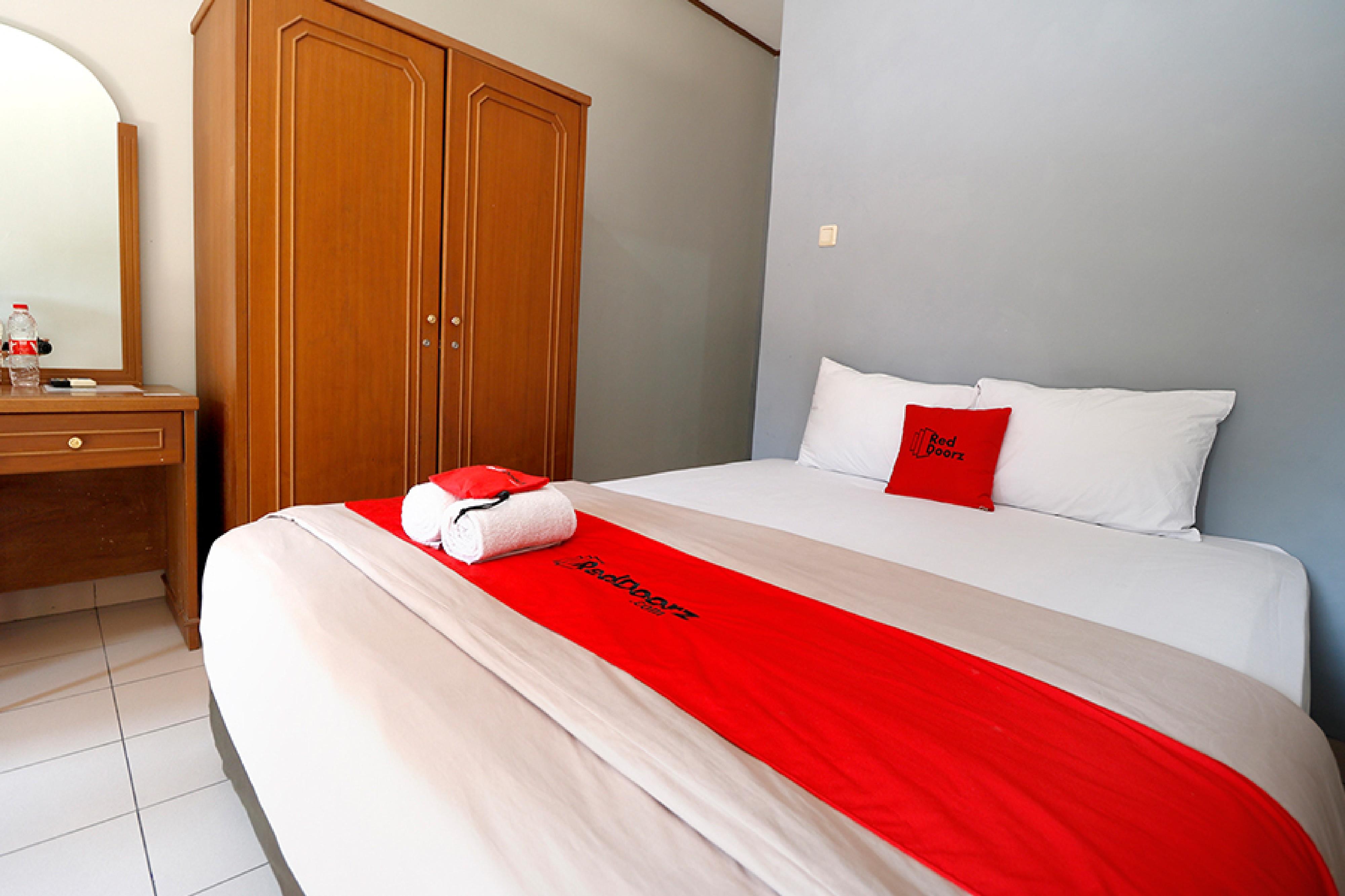 Reddoorz Plus @ Karet Pedurenan 3 Джакарта Екстериор снимка