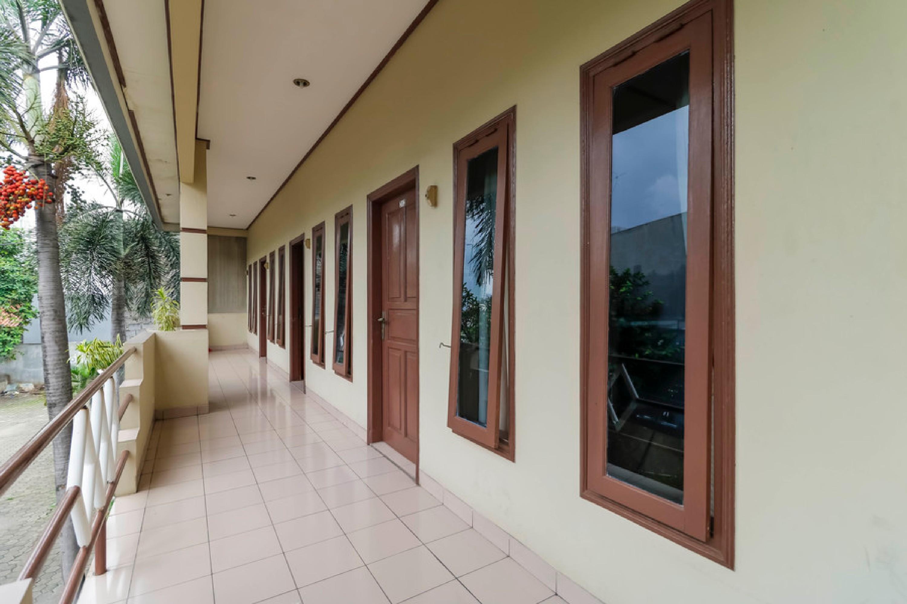 Reddoorz Plus @ Karet Pedurenan 3 Джакарта Екстериор снимка