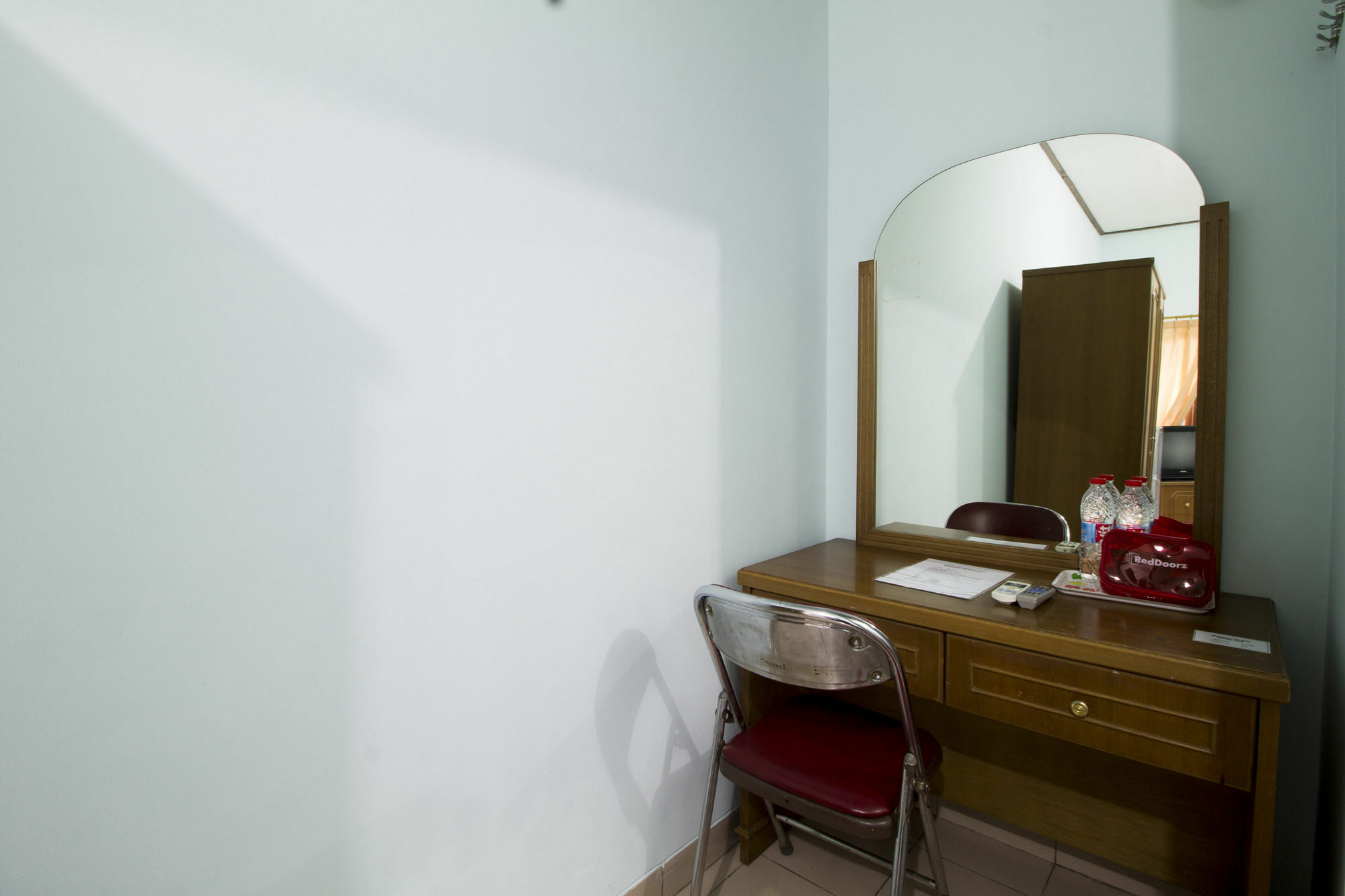 Reddoorz Plus @ Karet Pedurenan 3 Джакарта Екстериор снимка