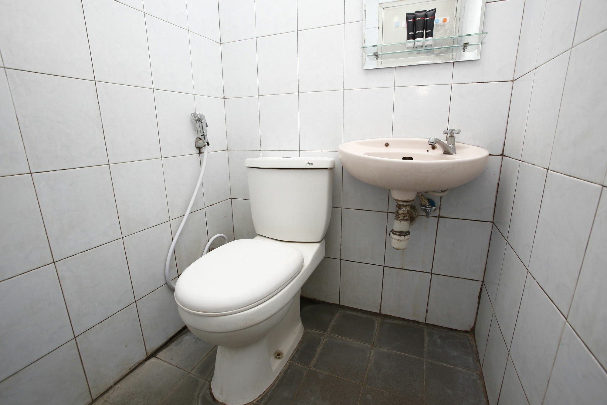 Reddoorz Plus @ Karet Pedurenan 3 Джакарта Екстериор снимка