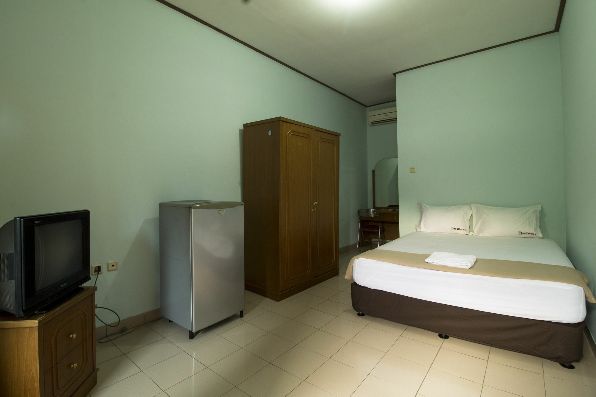 Reddoorz Plus @ Karet Pedurenan 3 Джакарта Екстериор снимка