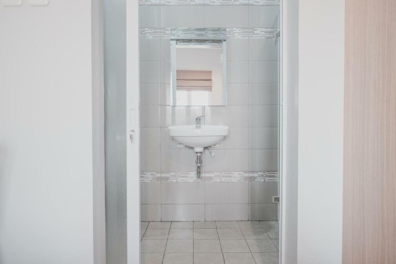 Reddoorz Plus @ Karet Pedurenan 3 Джакарта Екстериор снимка