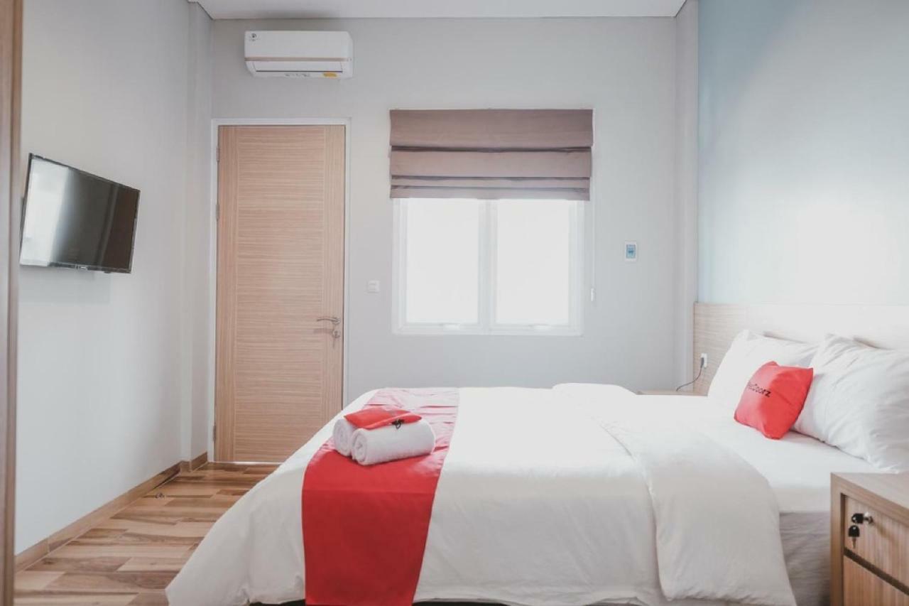 Reddoorz Plus @ Karet Pedurenan 3 Джакарта Екстериор снимка